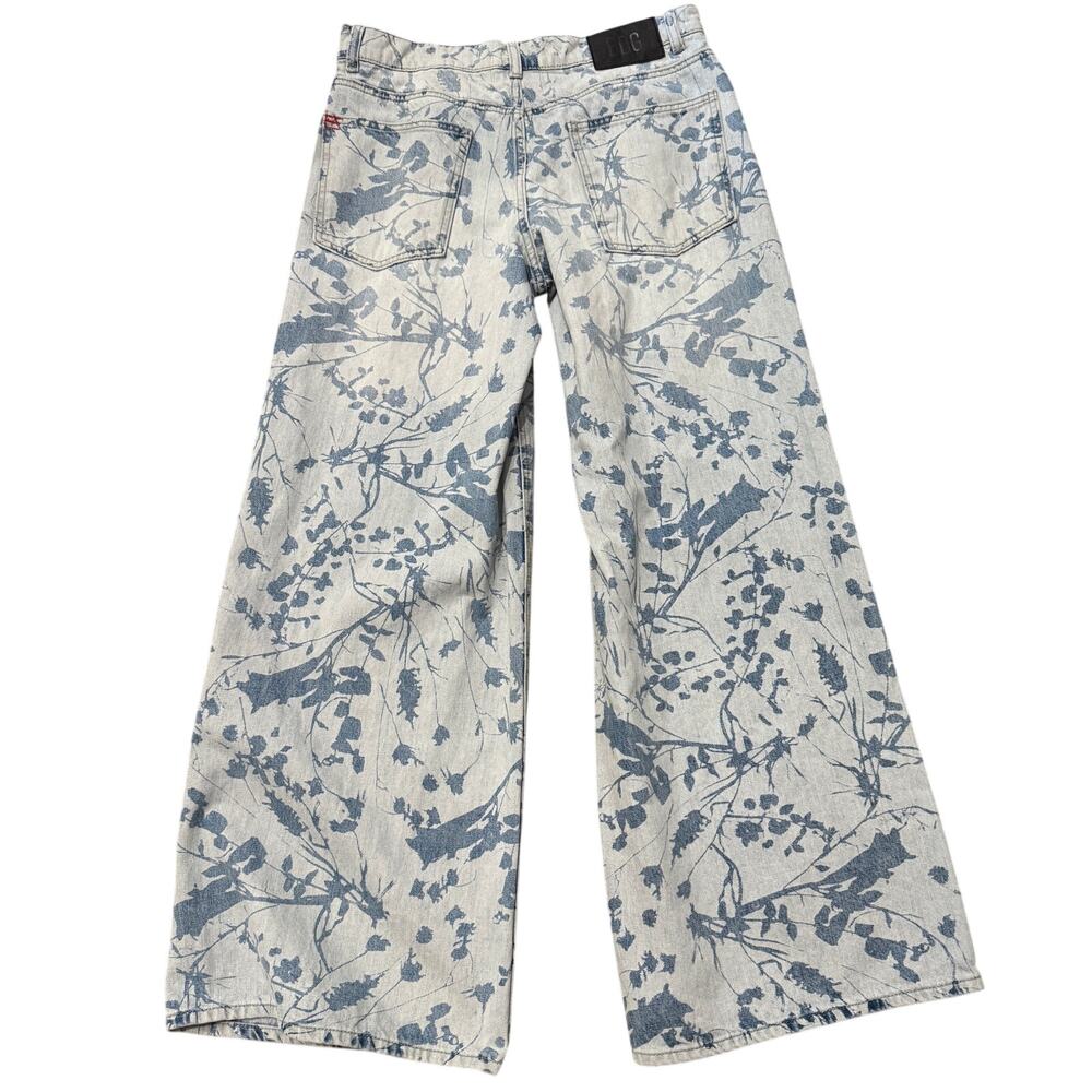 MSRP: $99 | ✨ Urban Outfitters BDG Low & Wide Floral Jeans – Size 30 ✨ - Picture 3 of 7